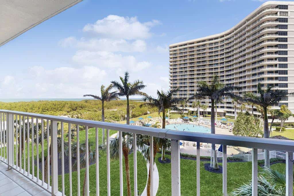 Elegant Waterfront Condo with WiFi, Pool & Tennis - Walk to Beach