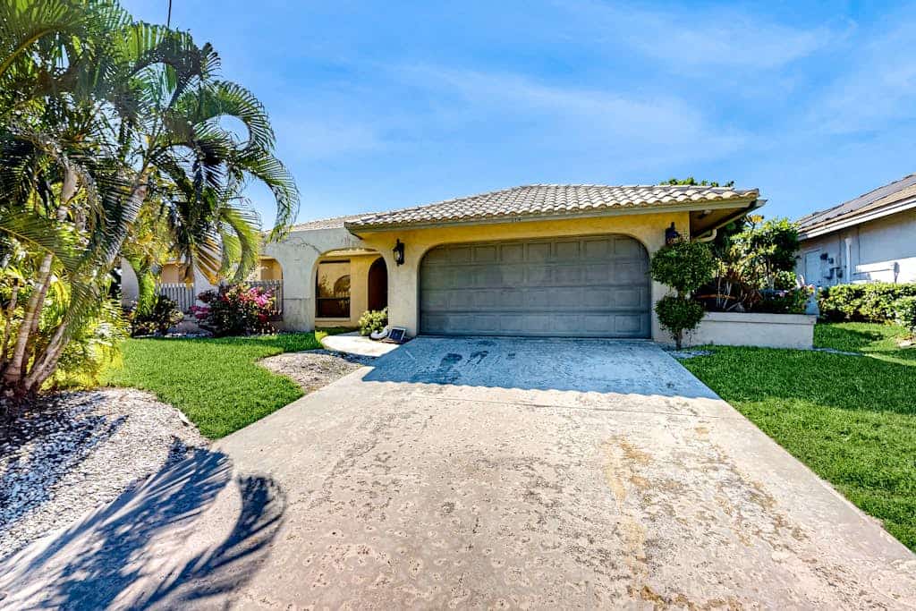 Waterfront home with WiFi & private pool - free kayak & bikes