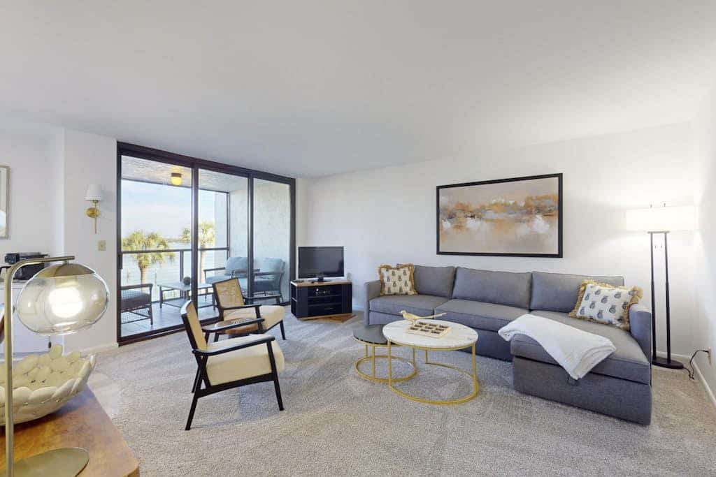 Spacious condo with water views, tennis, hot tub & pool - ideal for relaxation
