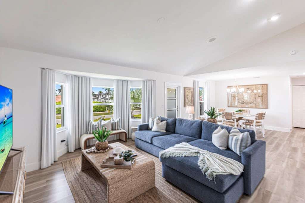 Exquisite home with private pool, washer & dryer, and internet