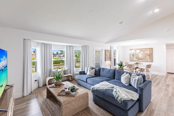 Exquisite home with private pool, washer & dryer, and internet