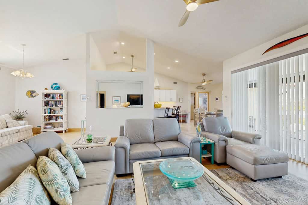 Waterfront pool home, family friendly, close to beaches with AC, WD and WIFI