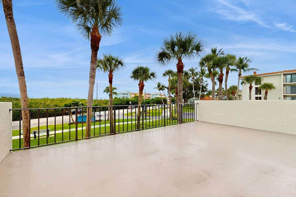Waterfront snowbird friendly condo with pool, sundeck, and steps away to beaches