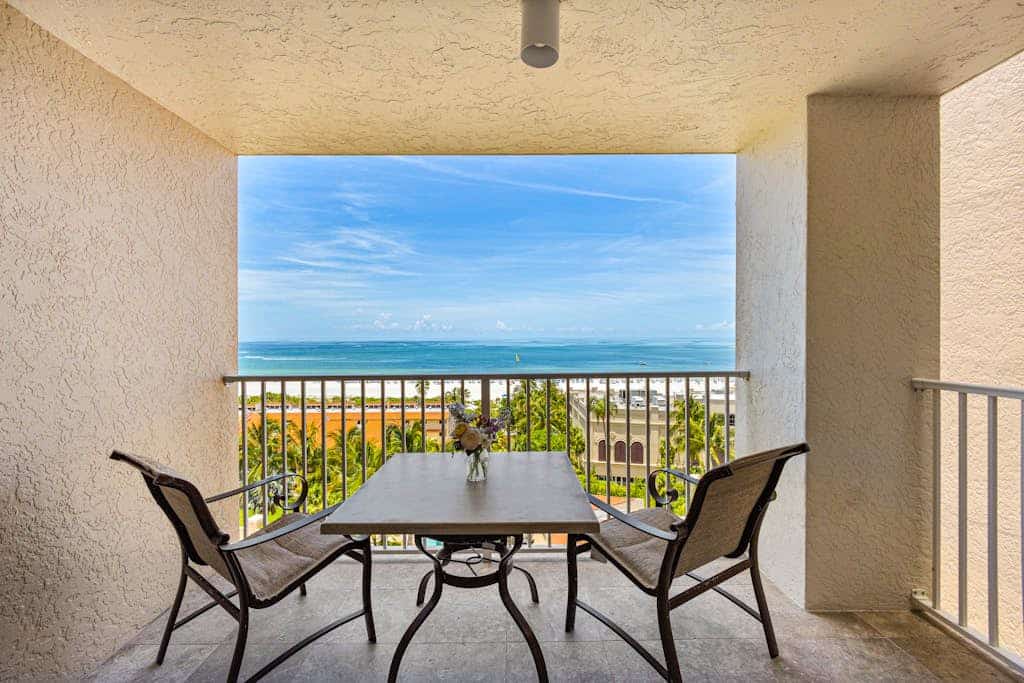Gulf-front condo with pool, hot tub, central AC, view & on-site restaurants