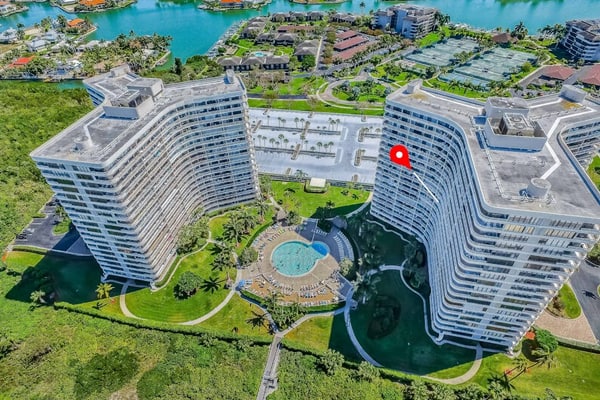 Gulf-view condo with beach, pool, tennis courts, & 10+ pickleball courts
