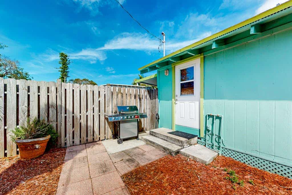 Waterfront retreat with bay views, dog-friendly, & snowbird-ready