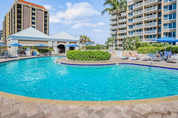 Beachfront condo with a pool, a hot tub, central AC, & on-site restaurants