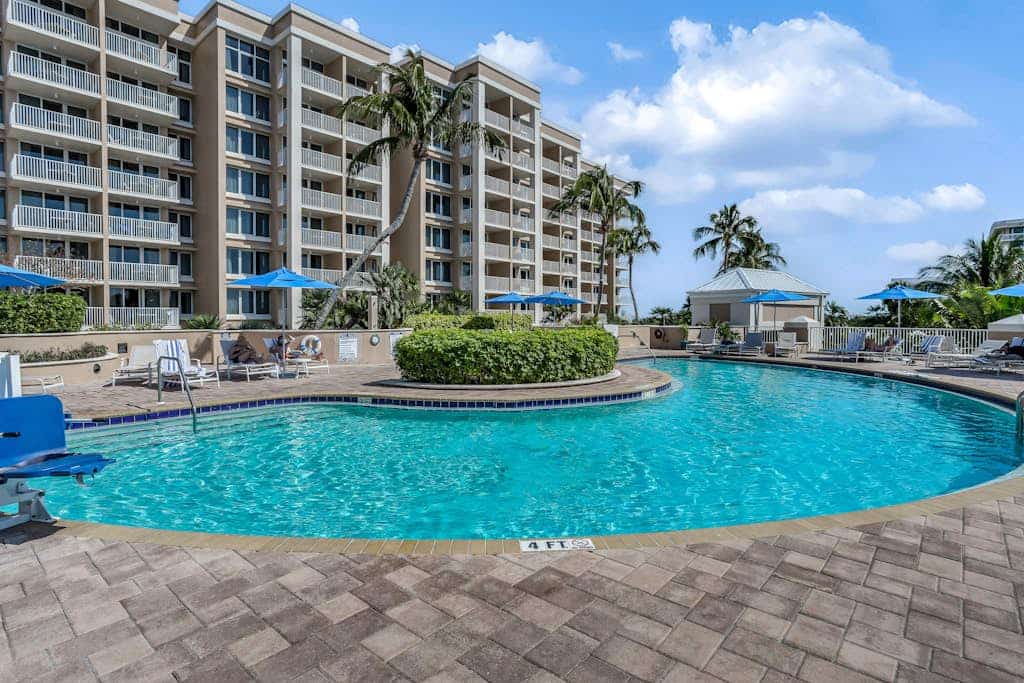 Gulf-front condo with pool, hot tub, & central AC - snowbird-friendly