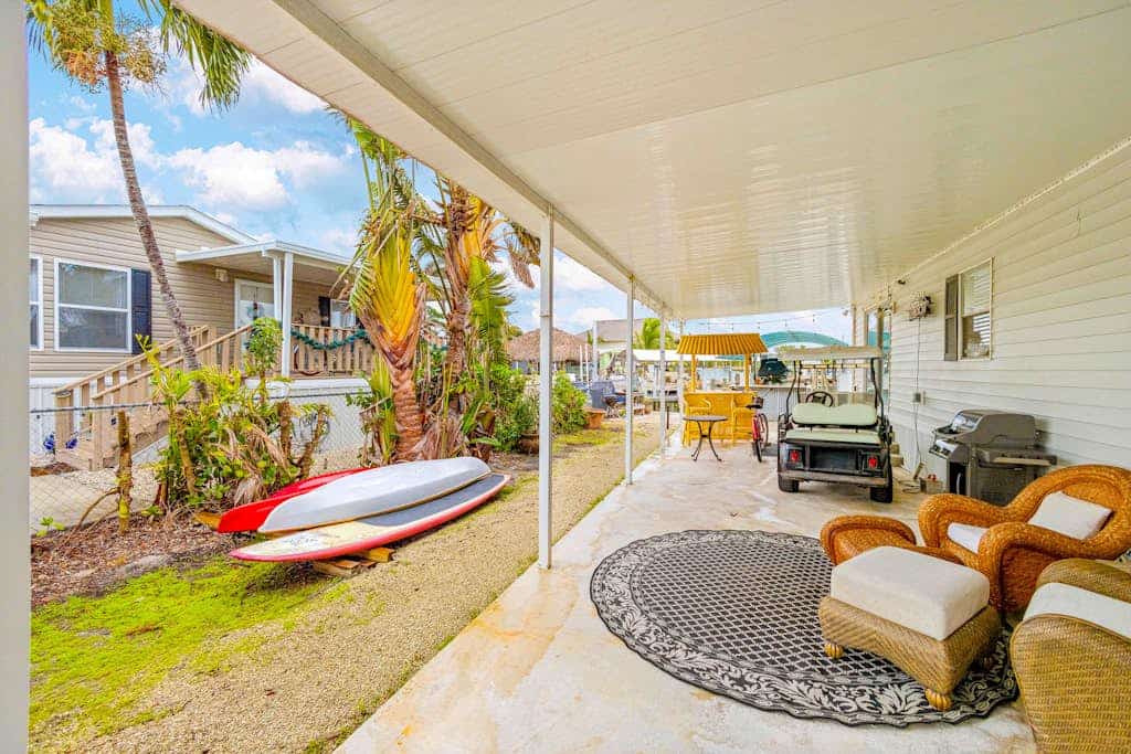 Waterfront home with kayaks, washer/dryer & fast WiFi