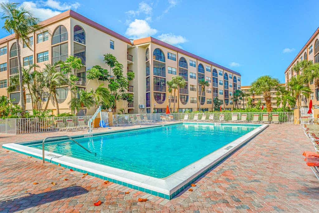 Remodeled condo in a waterfront complex with pools, hot tubs, & tennis