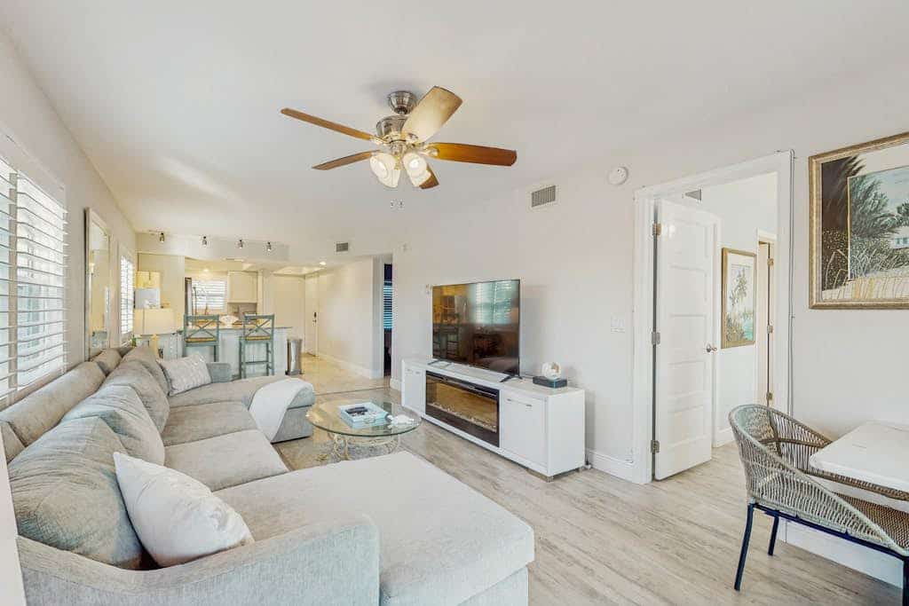 Coastal condo with shared pool, tennis court, and washer & dryer