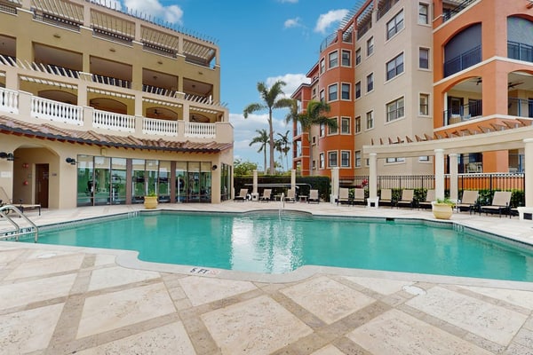 Luxury Waterfront Condo in Esplanade Shoppes, Steps to Dining & Beaches!