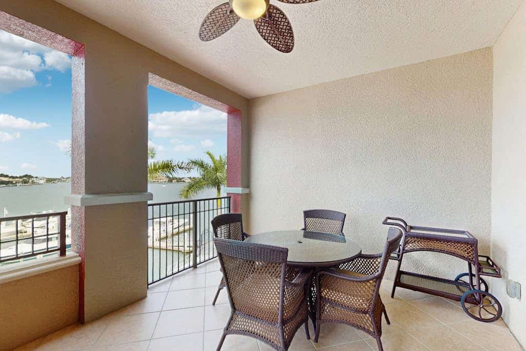 Luxury Waterfront Condo in Esplanade Shoppes, Steps to Dining & Beaches!