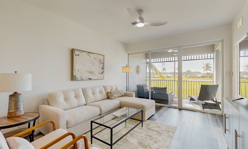 Newly Remodeled Chic Condo on the GreenLinks golf course with lanai, pool.