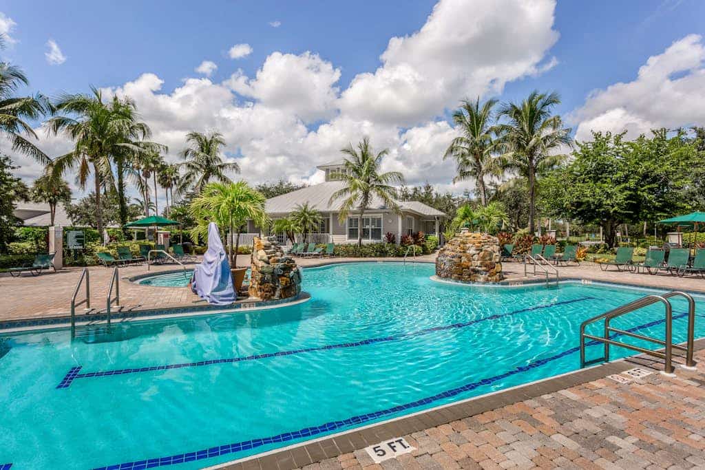 Family-friendly lakefront condo with pool, hot tub, and golf