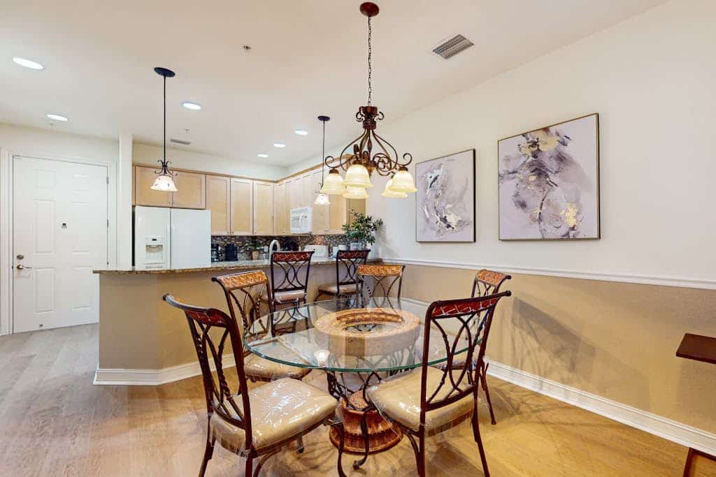 Elegant villa with private lanai, desk, resort pool, spa & washer/dryer