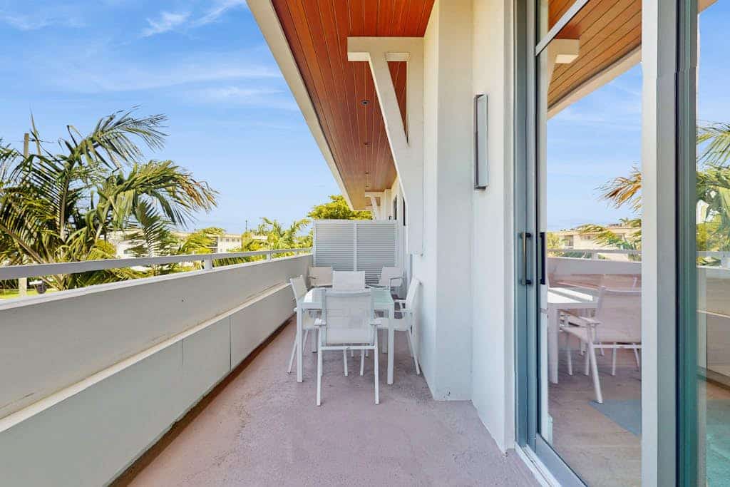 Exceptional condo with balcony, WIFi, and located close to beaches and downtown