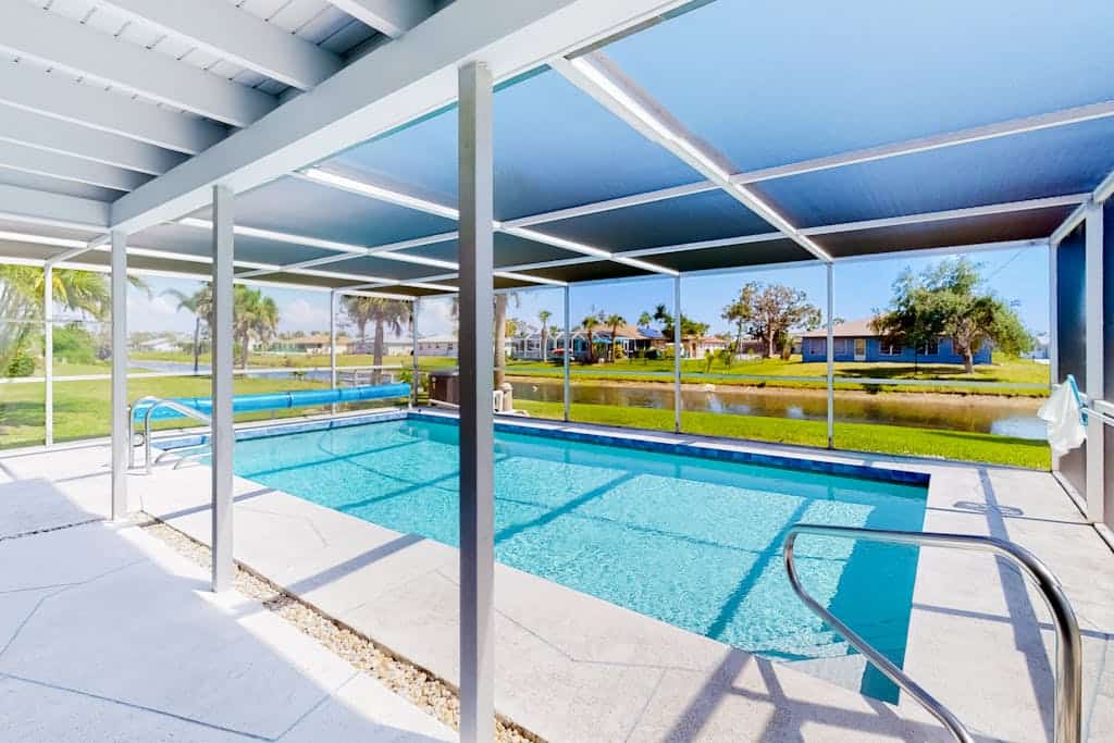 Bright Florida home with pool, gas grill, private pool, and washer/dryer