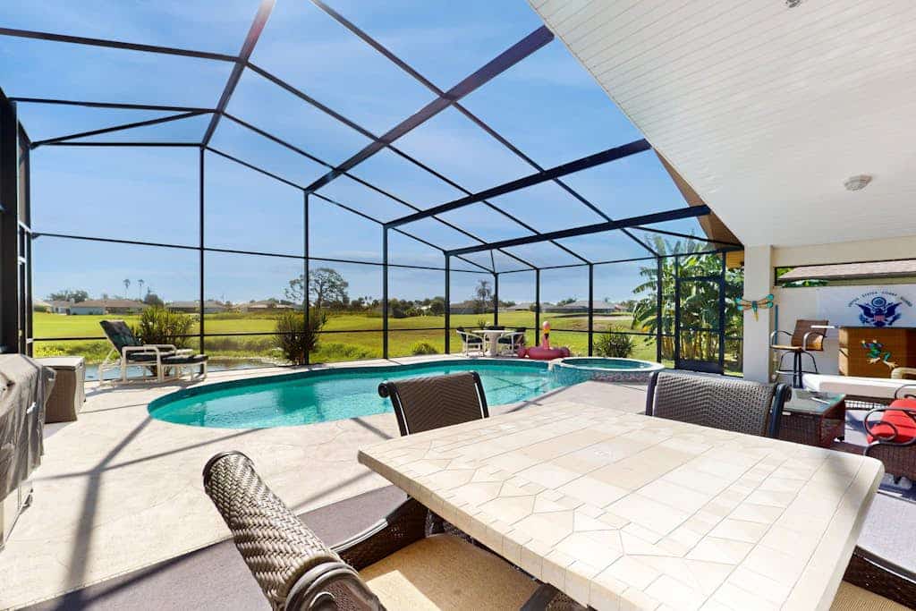 Coastal home on golf course w/ water view, private pool & spa, AC, W/D, Wifi
