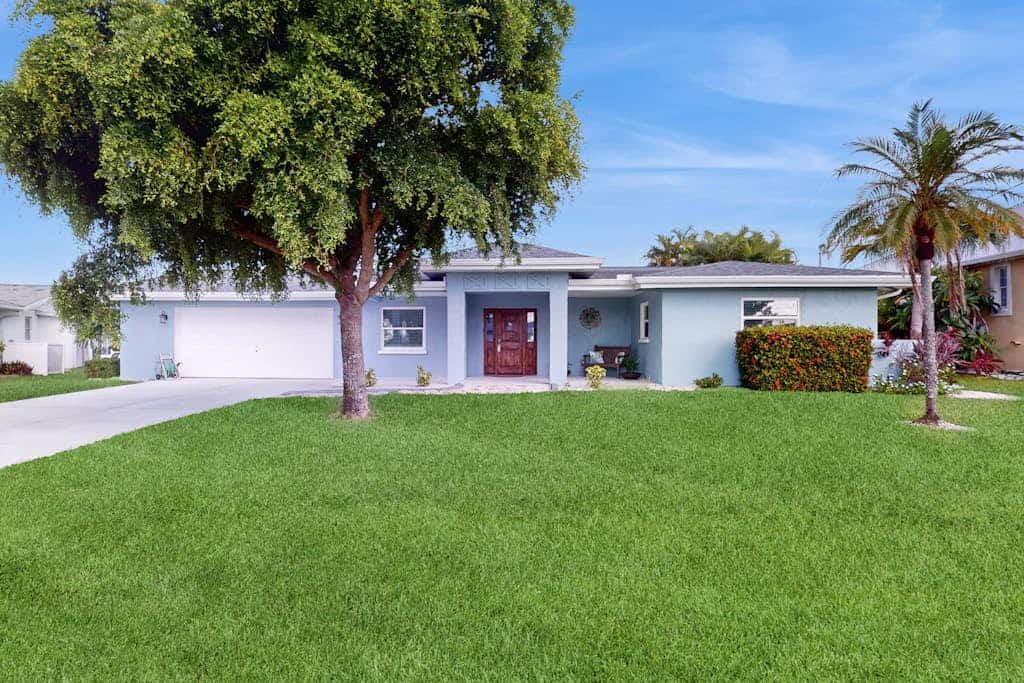 Ultimate Waterfront Getaway with 2 Private Docks, Pool, Free Waterpark Tickets