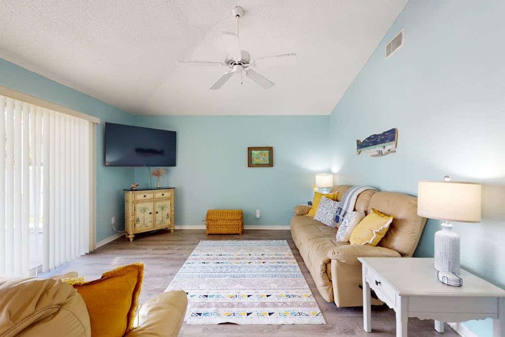 Coastal Cottage with private pool, lanai, and free internet