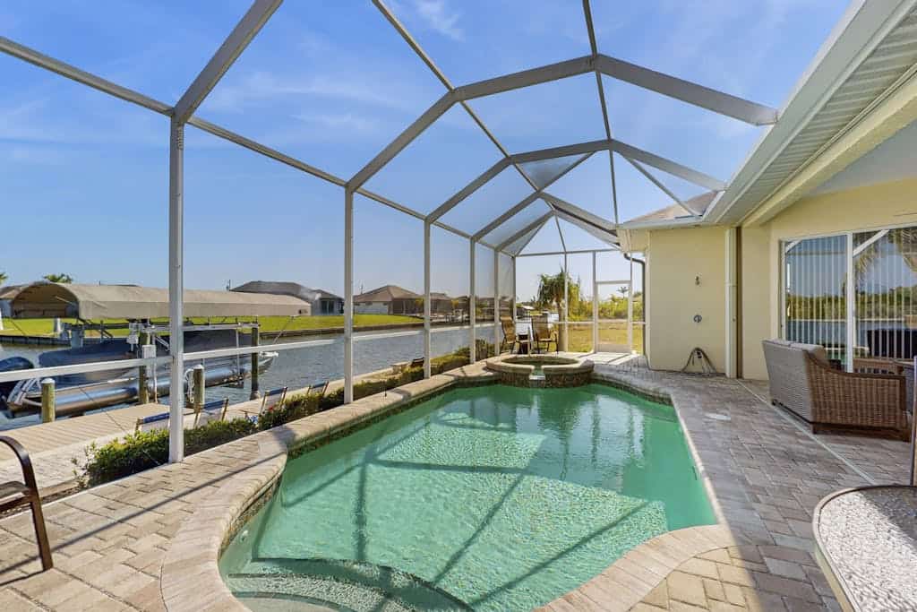 Serene and elegant with heated pool, water views, family and dog friendly, W/D