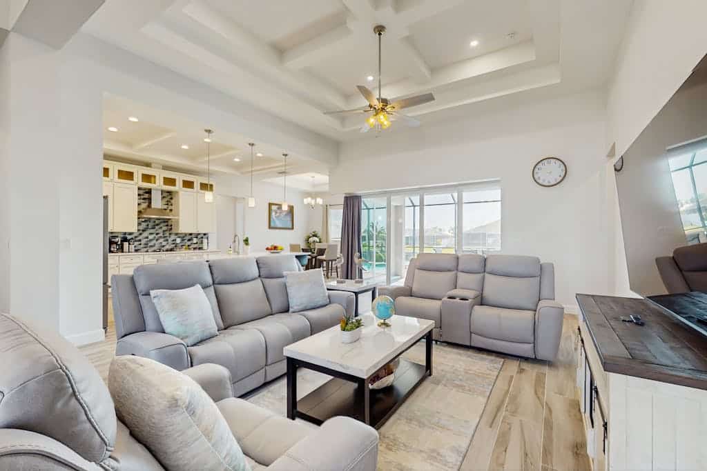 Luxurious waterfront home, pool, Gulf access, and pool table