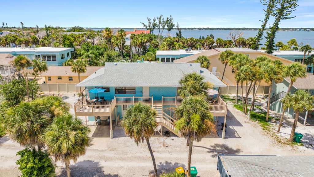 Dog Friendly Spacious Quadplex - Near Beaches