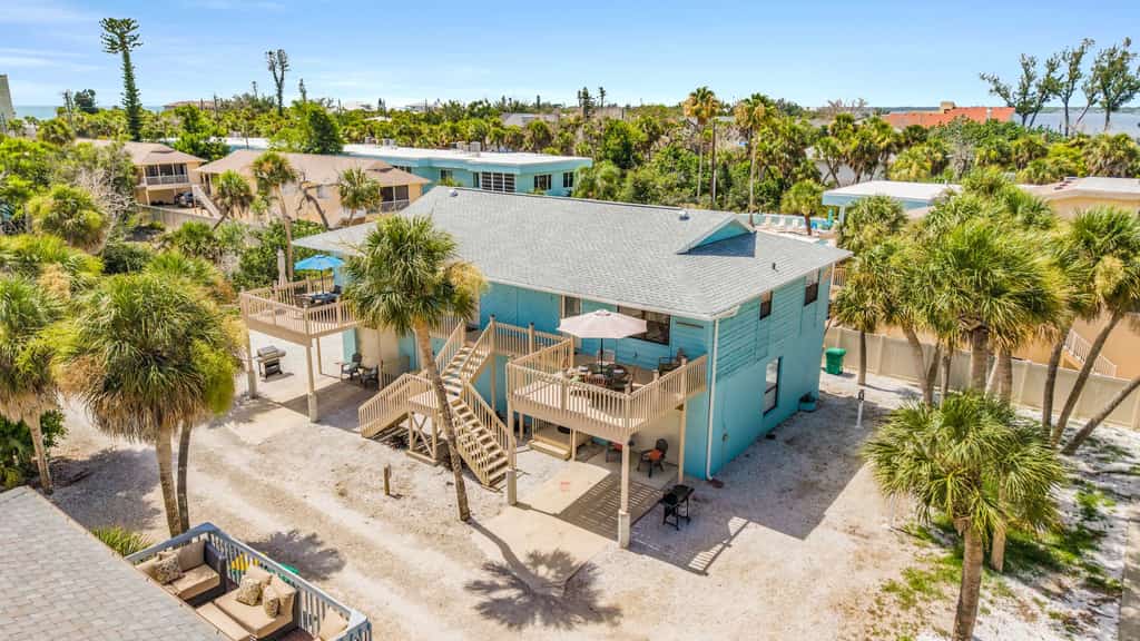 Dog Friendly Spacious Quadplex - Near Beaches