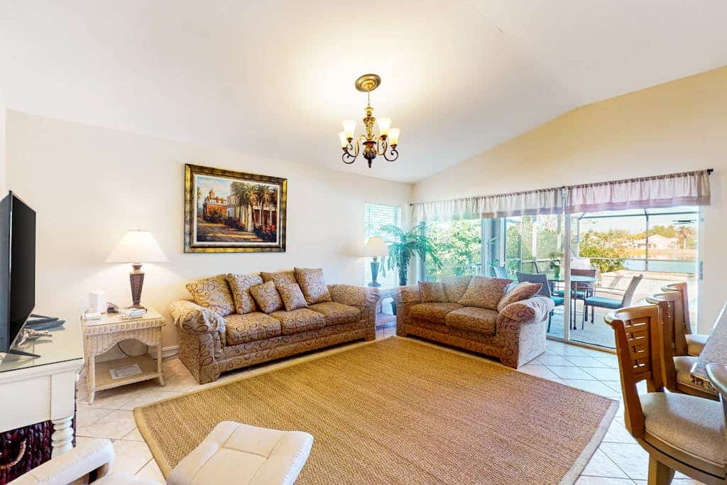Beautiful Lakefront Home with Private Pool/Spa, Furnished Lanai, Grill, & WiFi