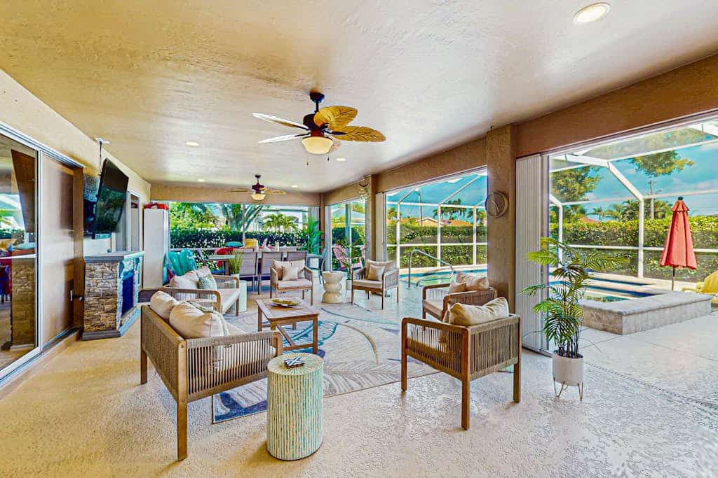 Entertaining home with Heated Pool & Game Room! Snowbird friendly