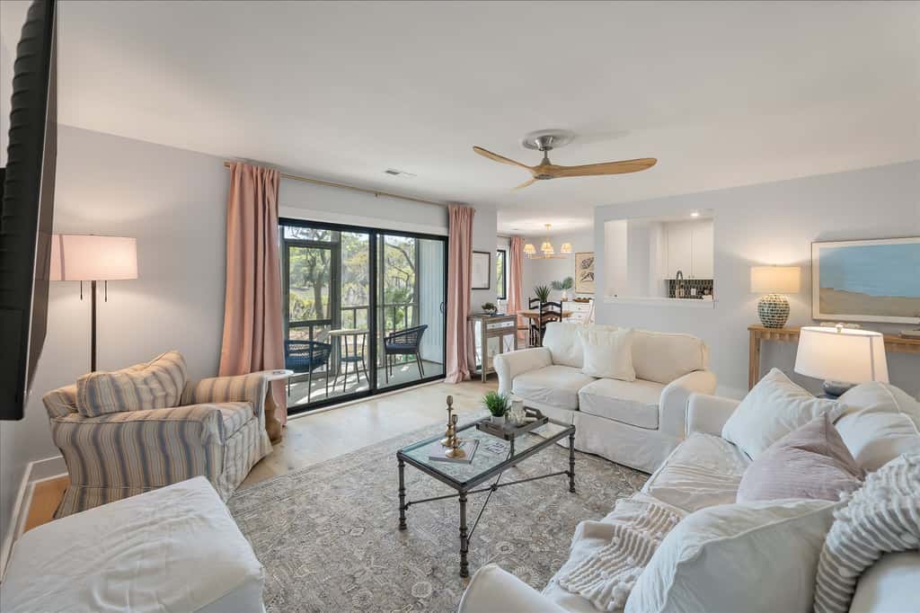Modern, Dog-Friendly Marsh Retreat
