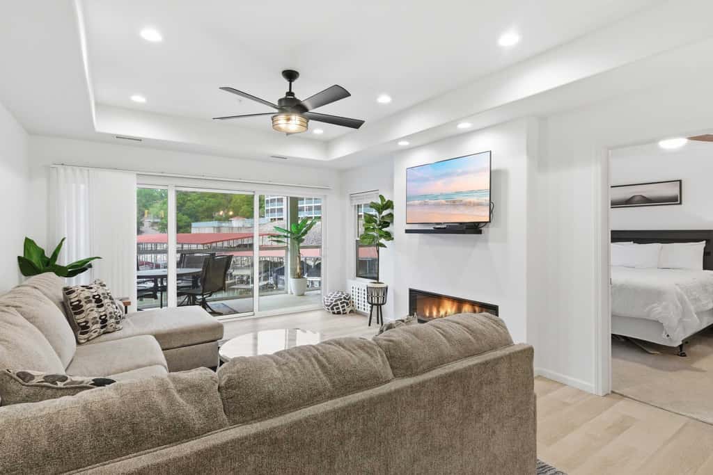 Stylish 3BR Condo - LAKE VIEW - Lake Ozark