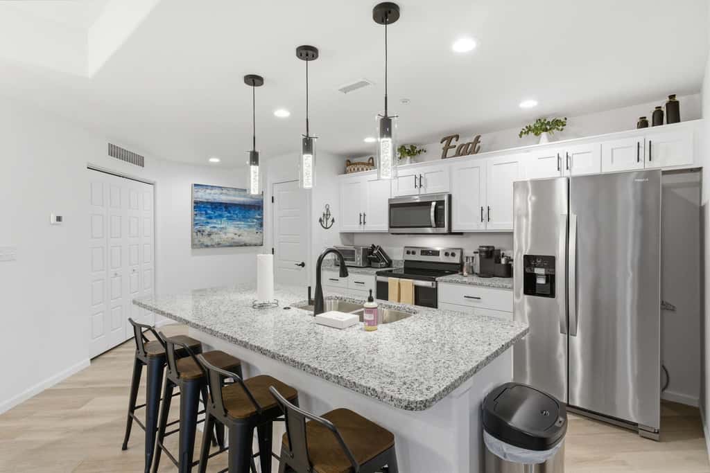 Stylish 3BR Condo - LAKE VIEW - Lake Ozark