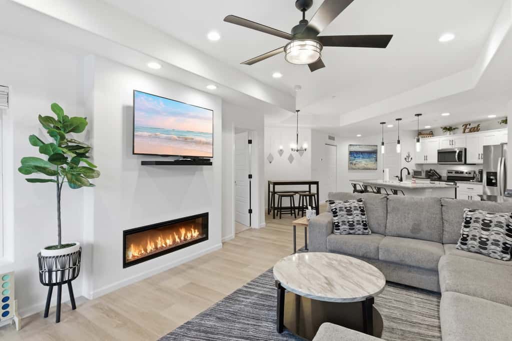 Stylish 3BR Condo - LAKE VIEW - Lake Ozark