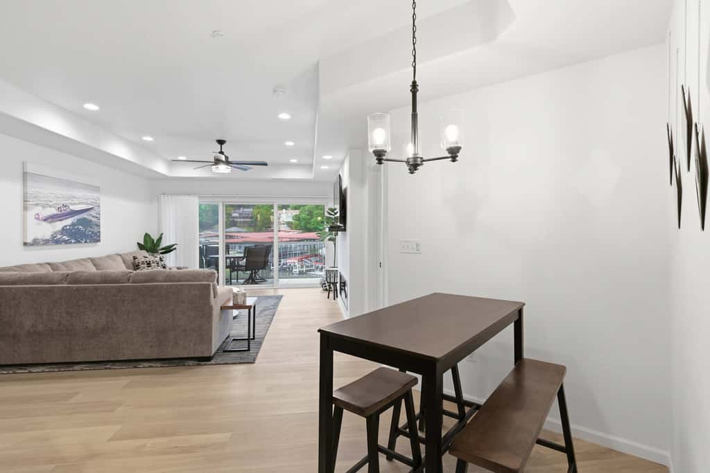 Stylish 3BR Condo - LAKE VIEW - Lake Ozark