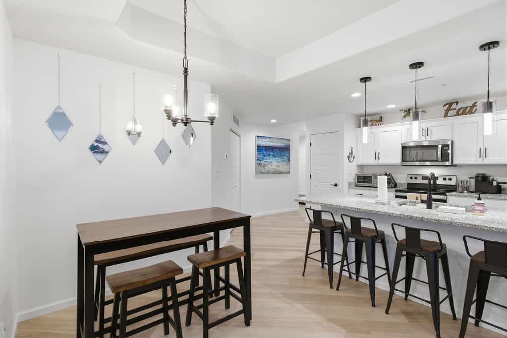 Stylish 3BR Condo - LAKE VIEW - Lake Ozark
