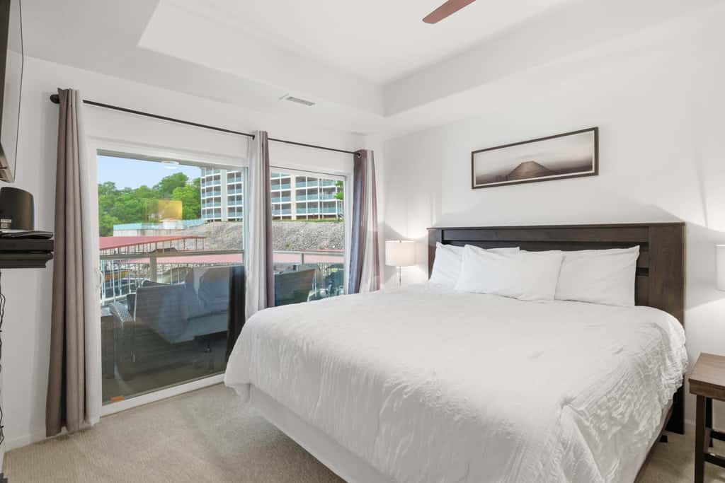 Stylish 3BR Condo - LAKE VIEW - Lake Ozark