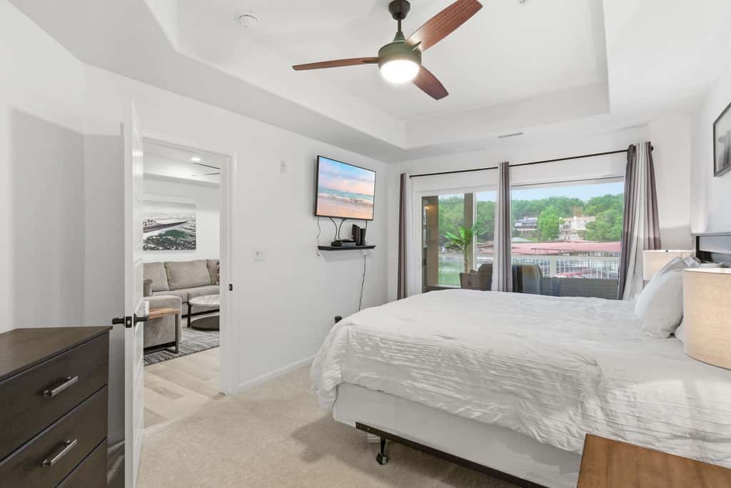 Stylish 3BR Condo - LAKE VIEW - Lake Ozark