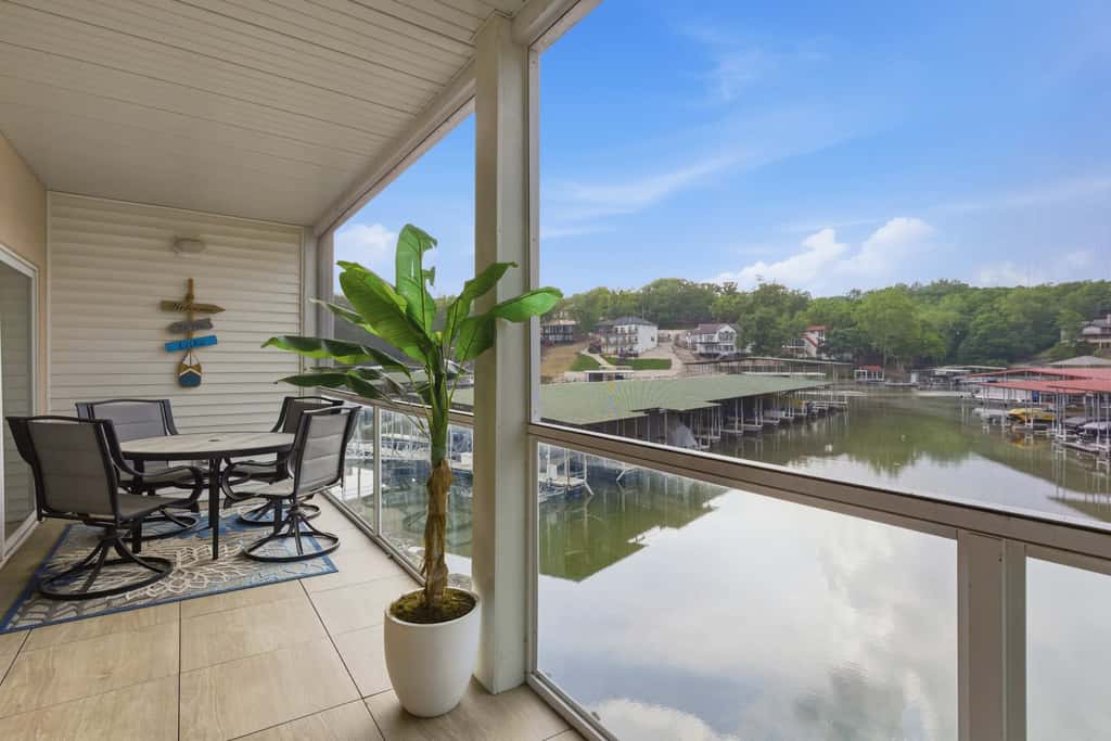 Stylish 3BR Condo - LAKE VIEW - Lake Ozark