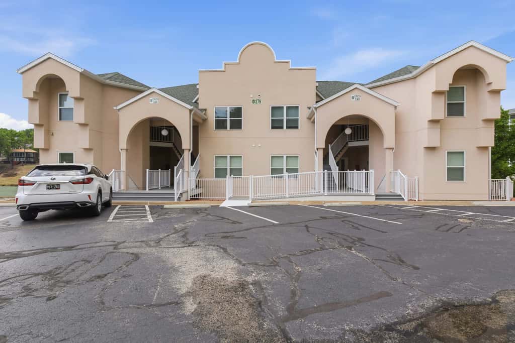 Stylish 3BR Condo - LAKE VIEW - Lake Ozark