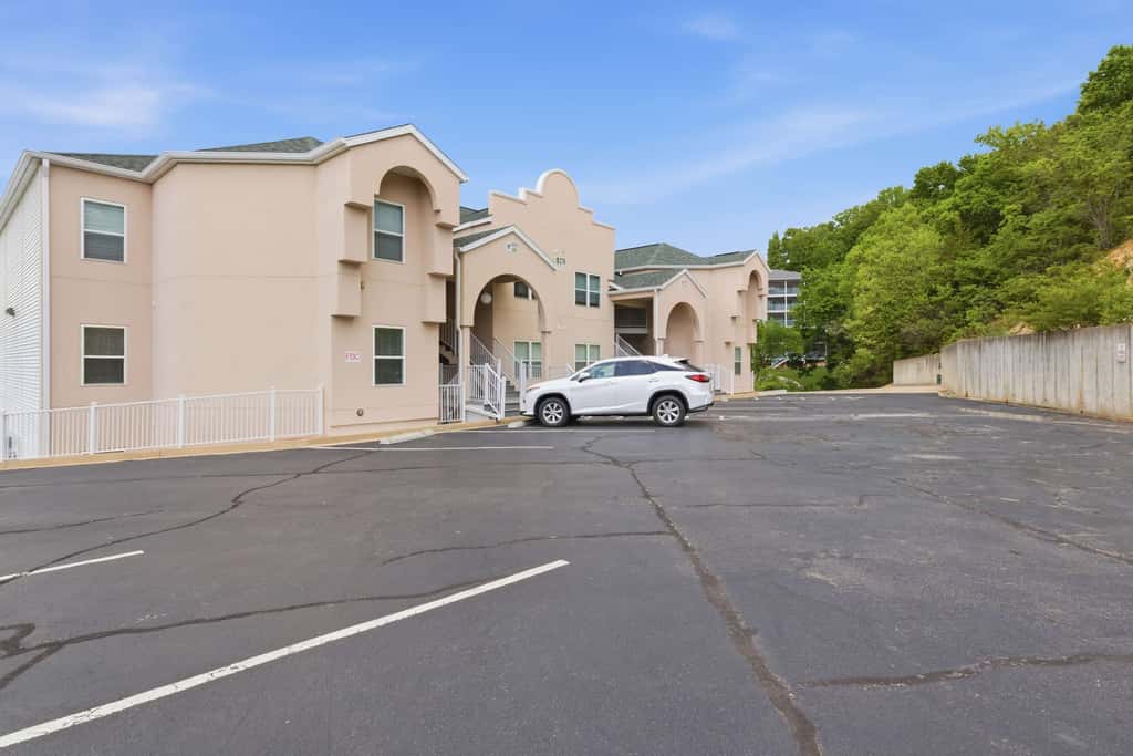 Stylish 3BR Condo - LAKE VIEW - Lake Ozark