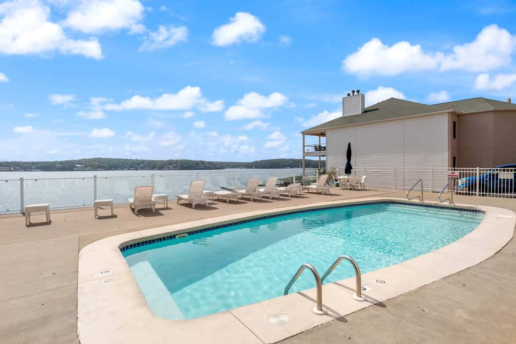 Stylish 3BR Condo - LAKE VIEW - Lake Ozark