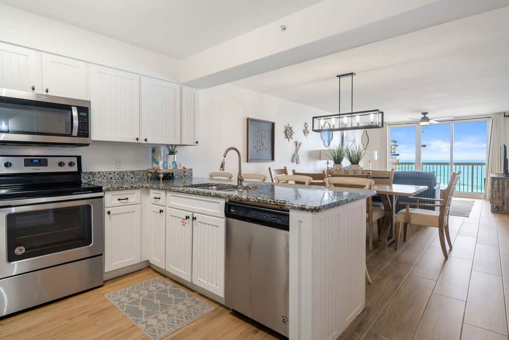 Gulf front condo with resort amenities, steps to the beach