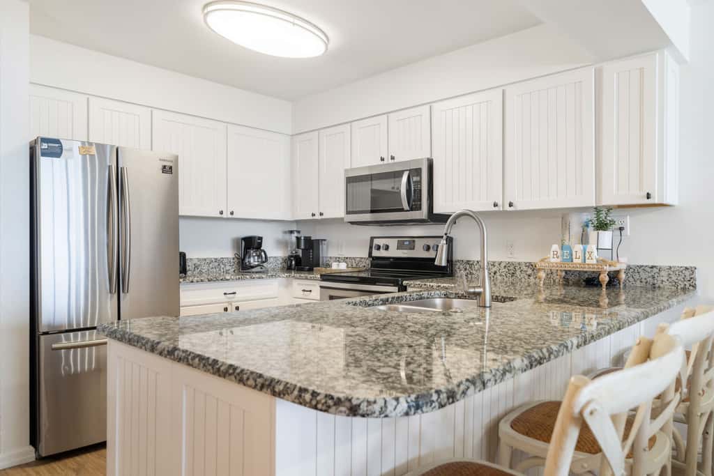 Gulf front condo with resort amenities, steps to the beach