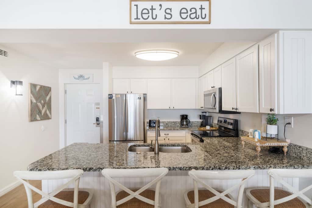 Gulf front condo with resort amenities, steps to the beach