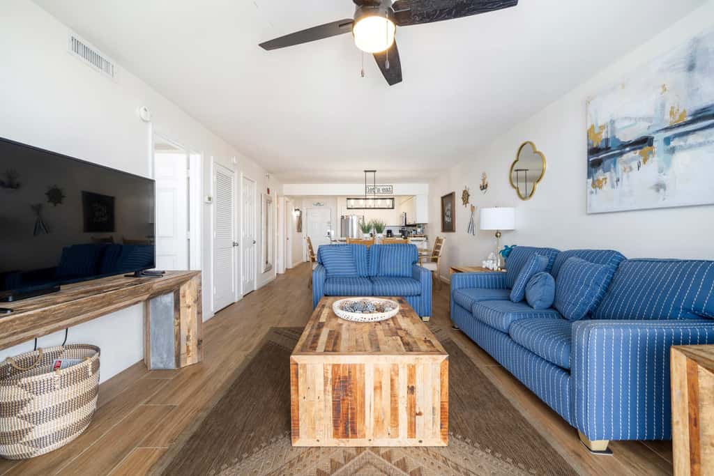 Gulf front condo with resort amenities, steps to the beach
