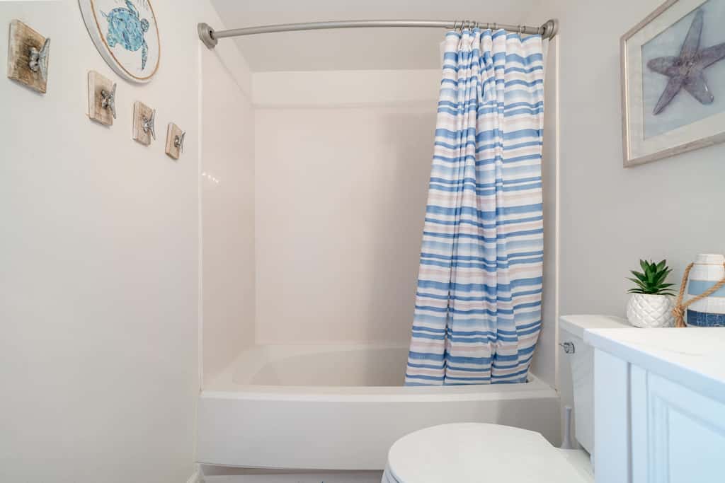 Gulf front condo with resort amenities, steps to the beach