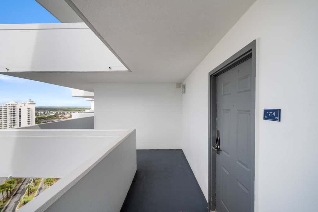 Gulf front condo with resort amenities, steps to the beach