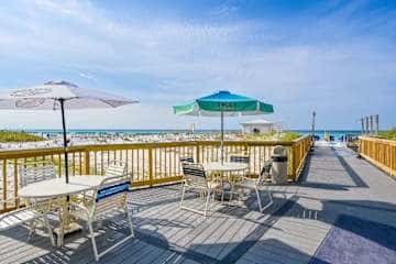 Gulf front condo with resort amenities, steps to the beach